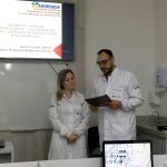 ALUNOS COMEMORAM RESULTADOS ALCANÇADOS NA APRESENTAÇÃO DE TCCS